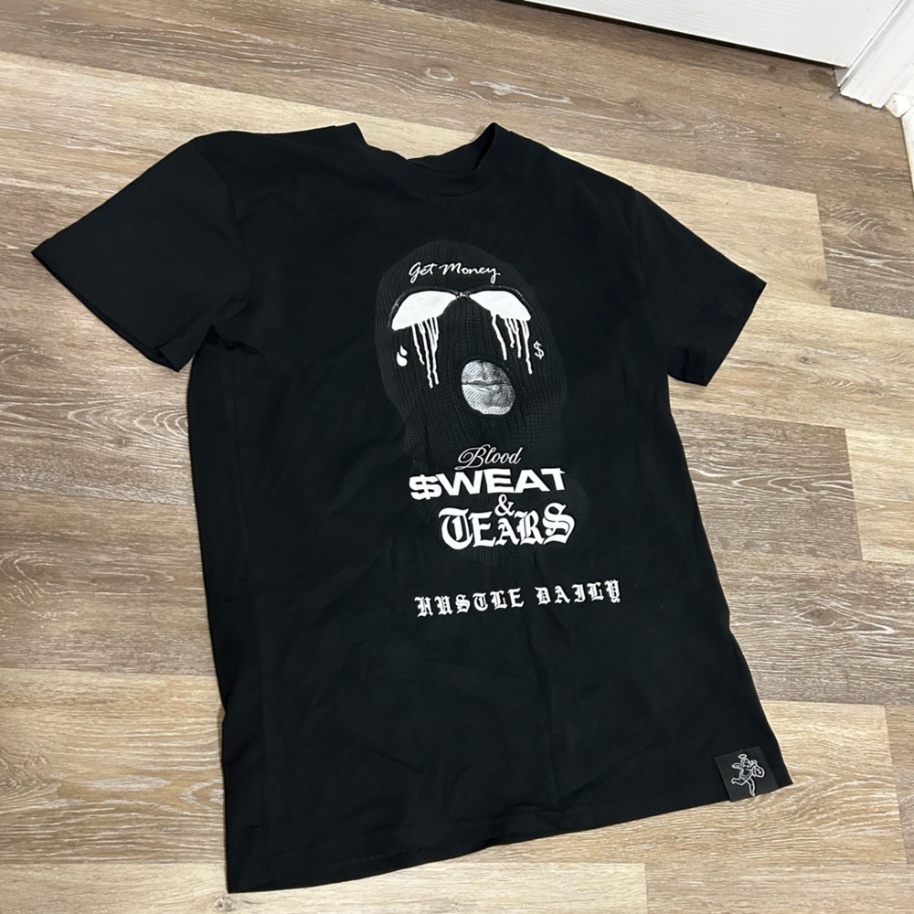 Graphic tee